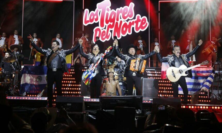 Colón reúne a 15 mil asistentes con Los Tigres del Norte