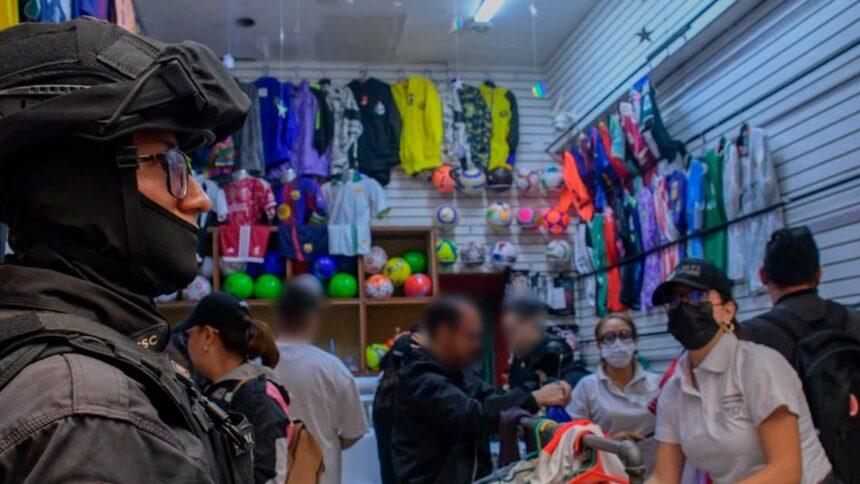 Decomisan ropa deportiva y uniformes de fútbol por 1.9 millones en Tepito