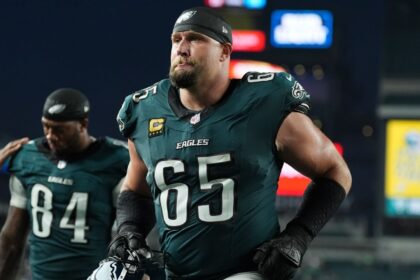 Defensivo de Eagles se retira inesperadamente de la NFL por salud mental