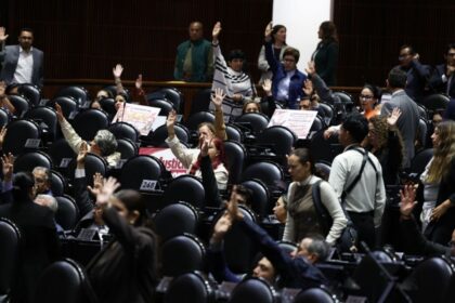 Diputados de la 4T aprueban en lo general la Ley Antimemes