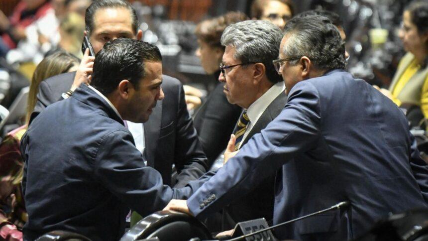 Diputados de la 4T buscan aprobar deuda de 1.7 billones para 2027