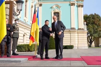 En Kyiv, canciller alemán y Zelenski acuerdan ayuda superior a 1.400 millones