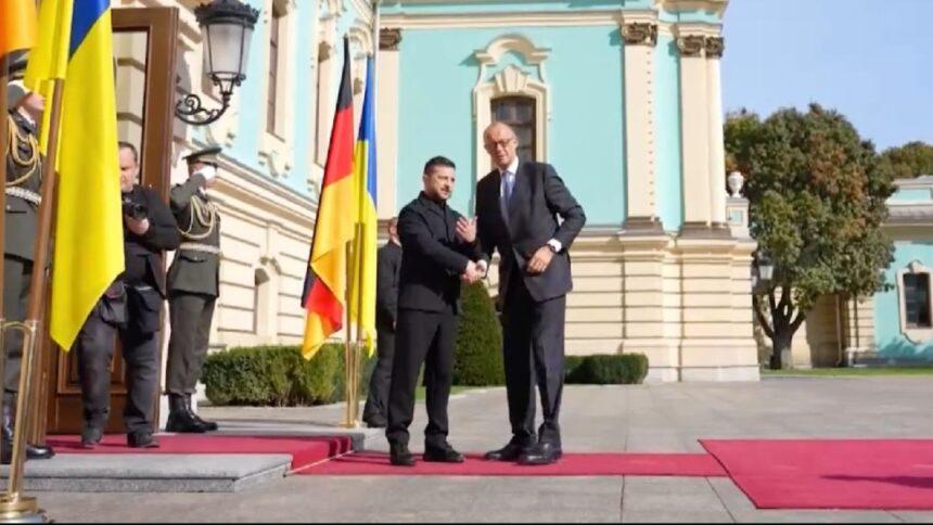 En Kyiv, canciller alemán y Zelenski acuerdan ayuda superior a 1.400 millones