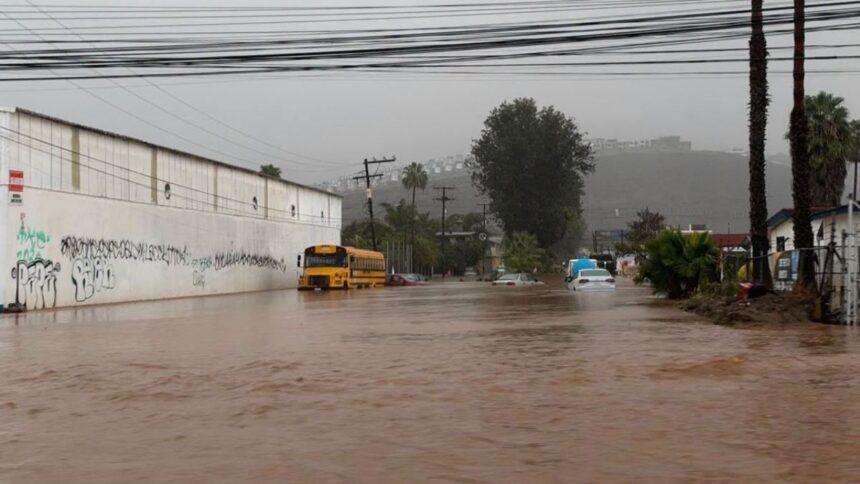 Ensenada y Tijuana registran inundaciones, cortes eléctricos y daños tras el paso de Rachel