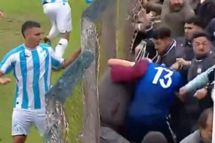 Exseleccionado argentino se fue a los golpes con familiares del rival en partido de reservas