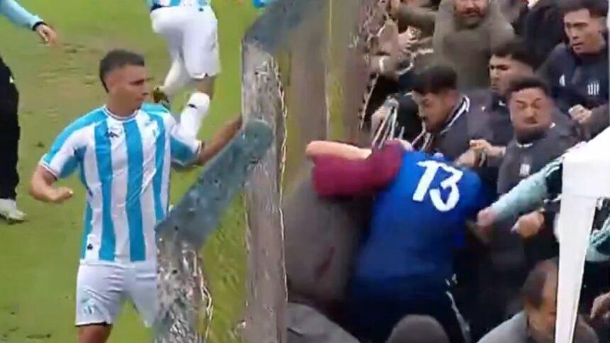 Exseleccionado argentino se fue a los golpes con familiares del rival en partido de reservas