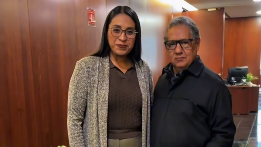 Higinio Martínez recibe en el Senado a alcaldesa morenista imputada por autosecuestro