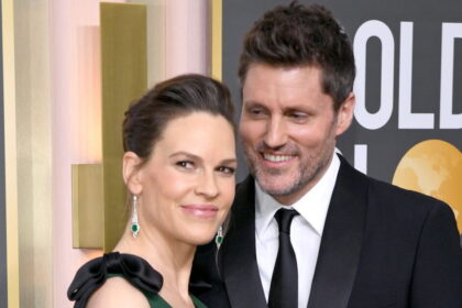 Hilary Swank anuncia su tercer embarazo a los 52 años