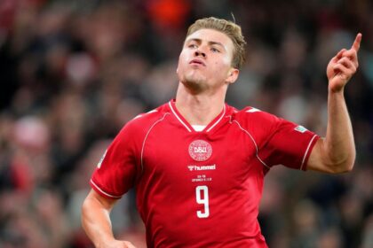 Hojlund anota a Portugal y celebra con el gesto de Cristiano Ronaldo