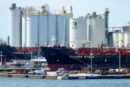 huracan isaias reduce mas del 60 de la produccion petrolera Huracán Isaías reduce más del 60% de la producción petrolera del Golfo