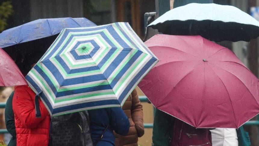 Huracán Simón, categoría 4, provocará lluvias extraordinarias en Colima