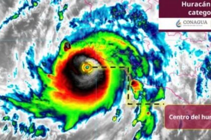 Huracán Simón tocará tierra este domingo y amenaza a Colima y Jalisco