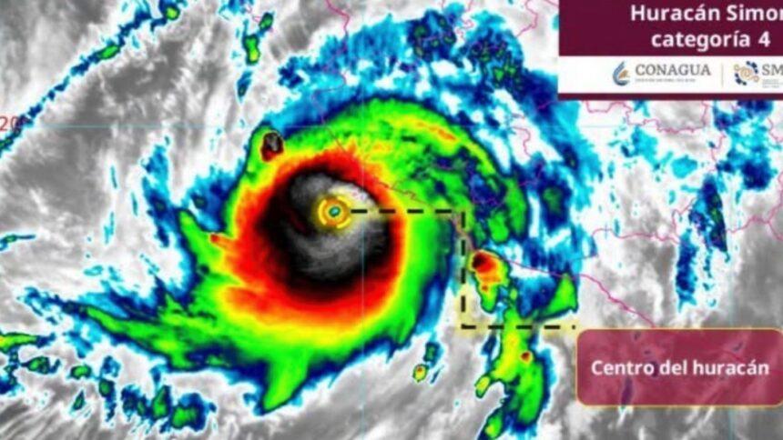 Huracán Simón tocará tierra este domingo y amenaza a Colima y Jalisco
