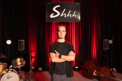 Improvisación musical coloca al público en el centro creativo con Omar Córdova