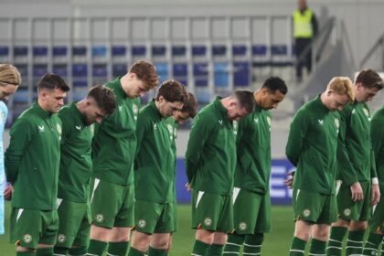 Irlandeses bajan la cabeza ante himno israelí y muestran apoyo a Palestina