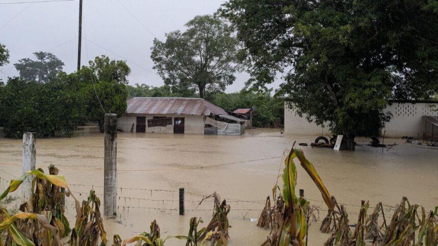 Isaías y Simón provocarán lluvias intensas en varios estados