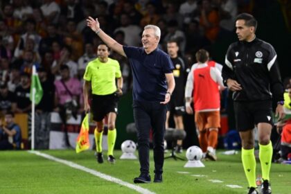 Javier Aguirre debuta con Valencia y empata ante Racing de Santander