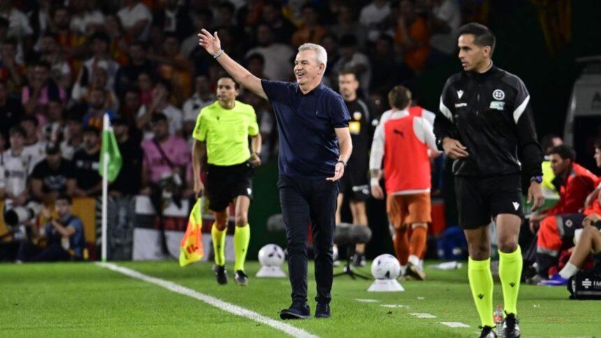 Javier Aguirre debuta con Valencia y empata ante Racing de Santander