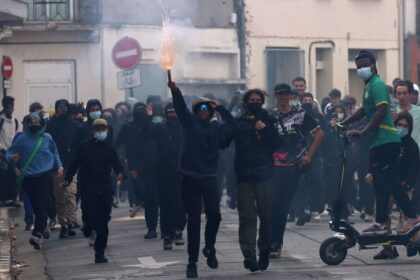 Jefe policial de París asegura que protesta estudiantil está fuera de control