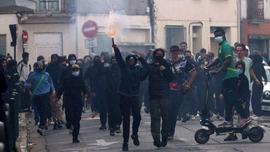 Jefe policial de París asegura que protesta estudiantil está fuera de control