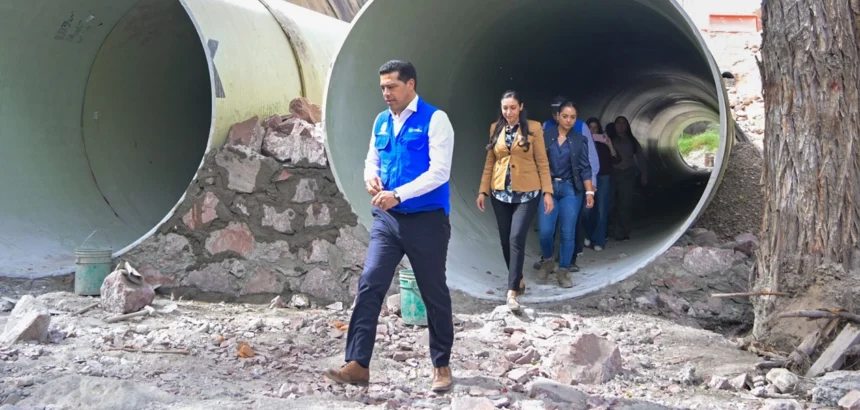 Leo Montañez supervisa colector pluvial Juan Pablo II