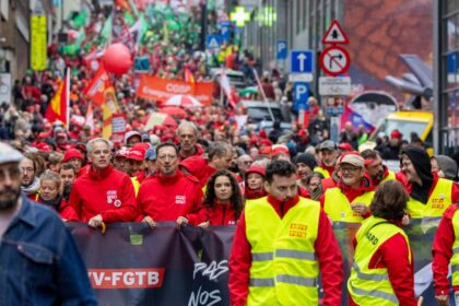 mas de 30 mil protestan en bruselas contra austeridad reportan Más de 30 mil protestan en Bruselas contra austeridad; reportan choques policiales