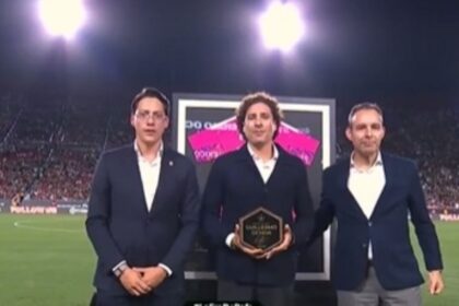 Memo Ochoa homenajeado por la Selección Mexicana ante Chile tras el 7-0