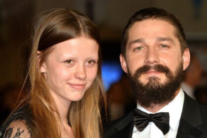 Mia Goth pide divorcio de Shia LaBeouf y custodia de su hija