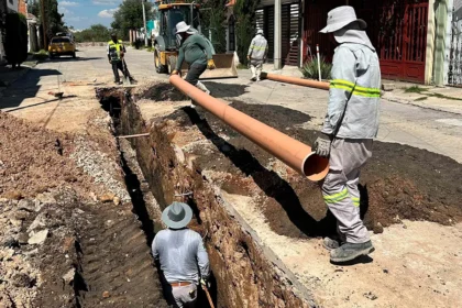 MIAA renueva red sanitaria en fraccionamiento Parras