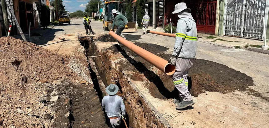 MIAA renueva red sanitaria en fraccionamiento Parras