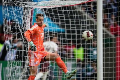 Neuer sufre el gol más rápido de Bundesliga tras cometer un ‘oso’