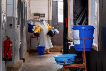 ONU denuncia quema de centro de ébola en campamento de desplazados en Congo