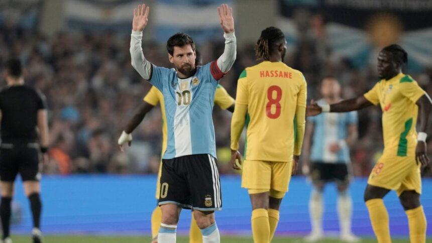Ovacionan a Messi en el minuto 10 del último juego con Argentina