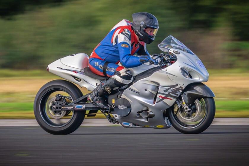 Piloto parapléjico alcanza 322 km/h con Suzuki Hayabusa tras 11 años