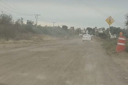 Polvo y baches sofocan la carretera San Miguel–Los Rodríguez