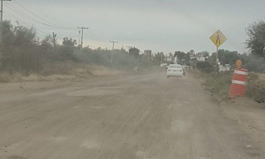 Polvo y baches sofocan la carretera San Miguel–Los Rodríguez