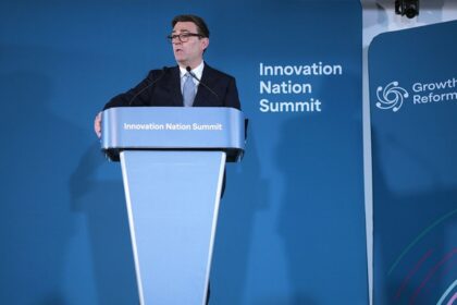Primer ministro británico acusa a Rusia de intervenir en votación sobre Brexit
