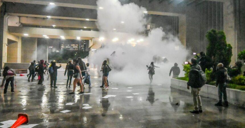 Protesta LGBTIQ+ confronta a Rojo de la Vega en CDMX