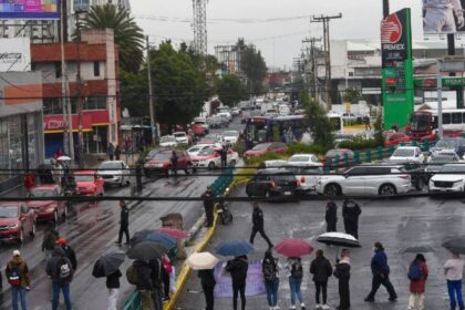 Protestas de empleados del IMSS causan cierres viales en CDMX, Querétaro y Edomex