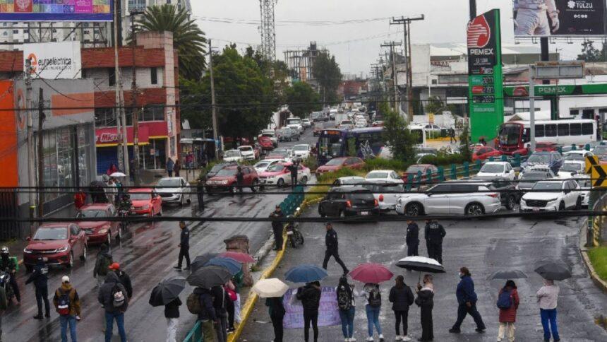 Protestas de empleados del IMSS causan cierres viales en CDMX, Querétaro y Edomex