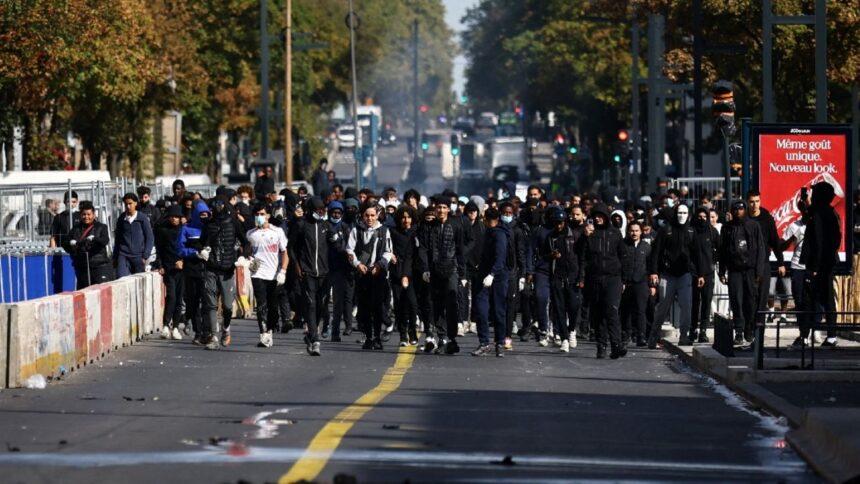 Protestas en Francia enfrentan a policías y estudiantes de bachillerato