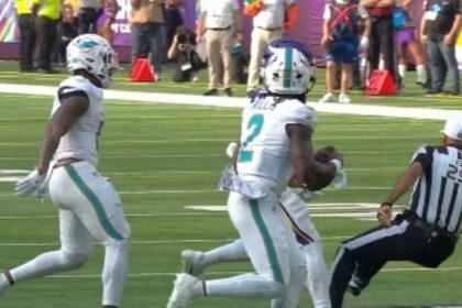 Réferi NFL se enfurece tras ser embestido por tackle de Vikings