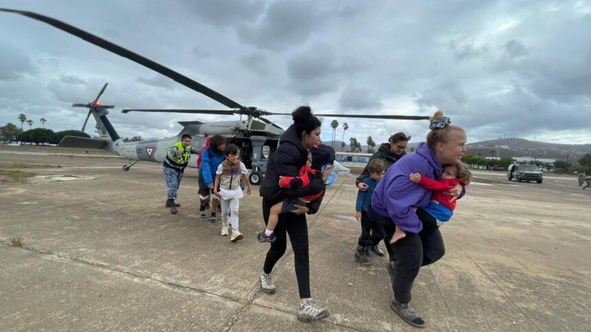 Rescatan a 32 incomunicados; Rachel deja cuatro muertos en Ensenada