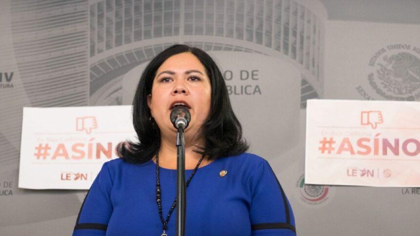 Retienen 12 horas a exsenadora Alejandra León en cruce fronterizo con EU