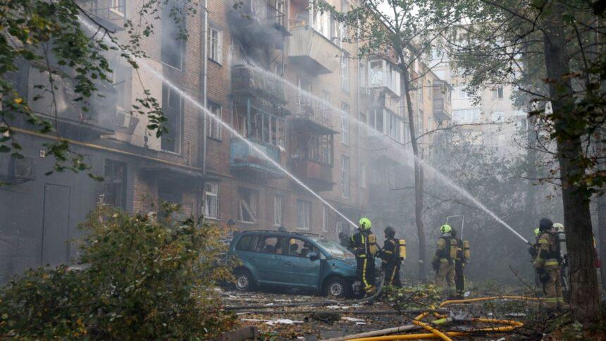 Rusia lanza drones y misiles contra Ucrania; mueren al menos 24