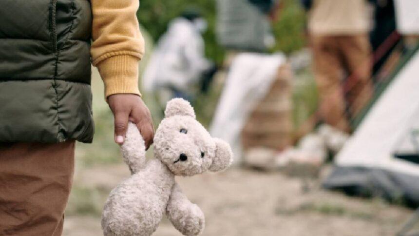 Senado aprueba reforma contra abuso infantil; turistas deberán acreditar parentesco de menores