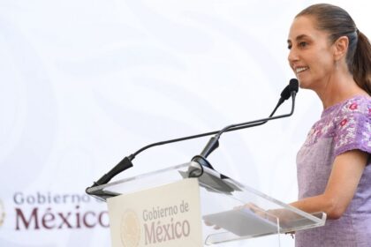 Sheinbaum convoca a jóvenes para digitalizar almacenes de salud