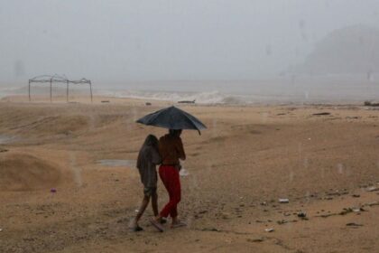 simon se convierte en huracan categoria 1 y deja inundaciones Simón se convierte en huracán categoría 1 y deja inundaciones