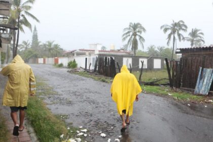Simón se debilita a categoría 1; persisten lluvias en Nayarit y Sinaloa