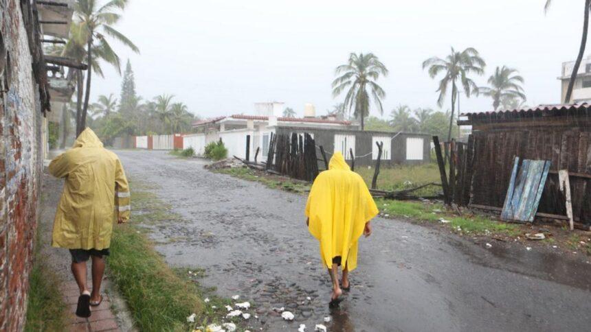 Simón se debilita a categoría 1; persisten lluvias en Nayarit y Sinaloa